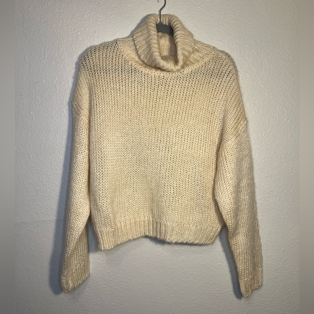 Q2 knit cropped turtleneck sweater